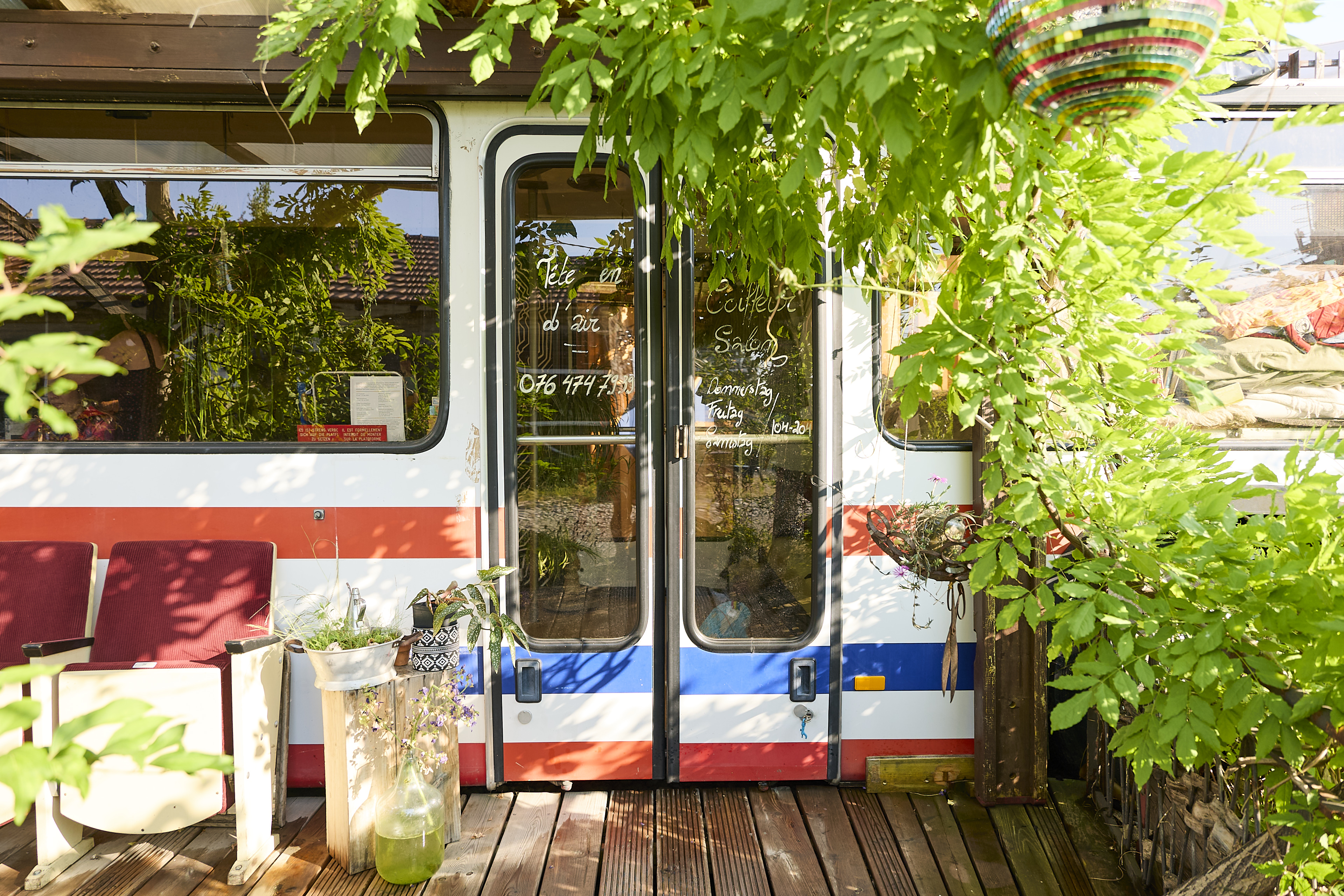 tête en l'air Bus Salon