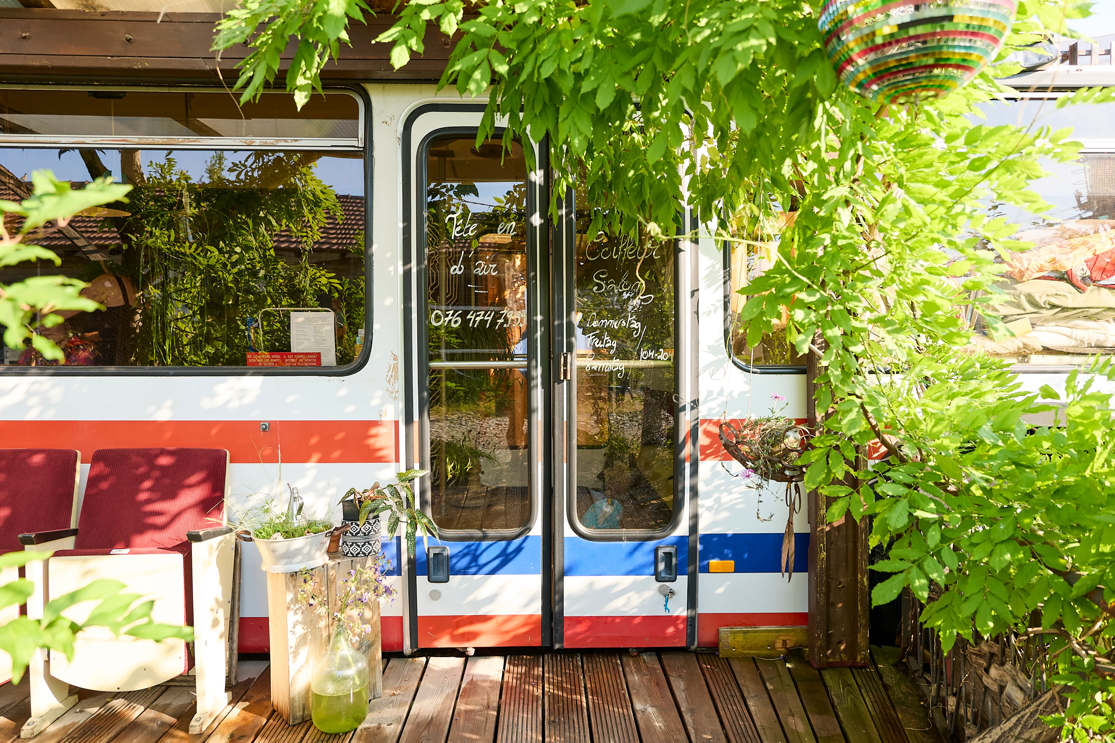 tête en l'air Bus Salon