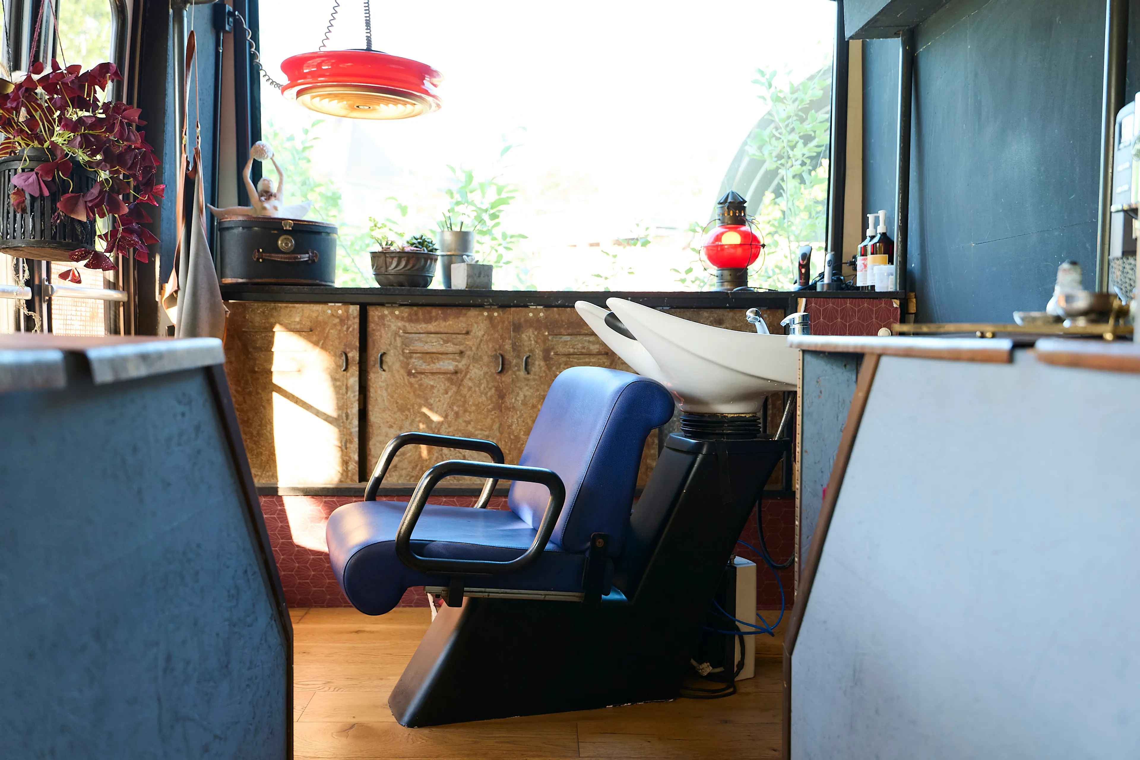 Salon chair